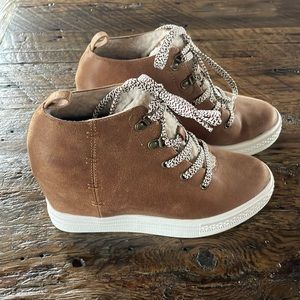 Wedge sneakers